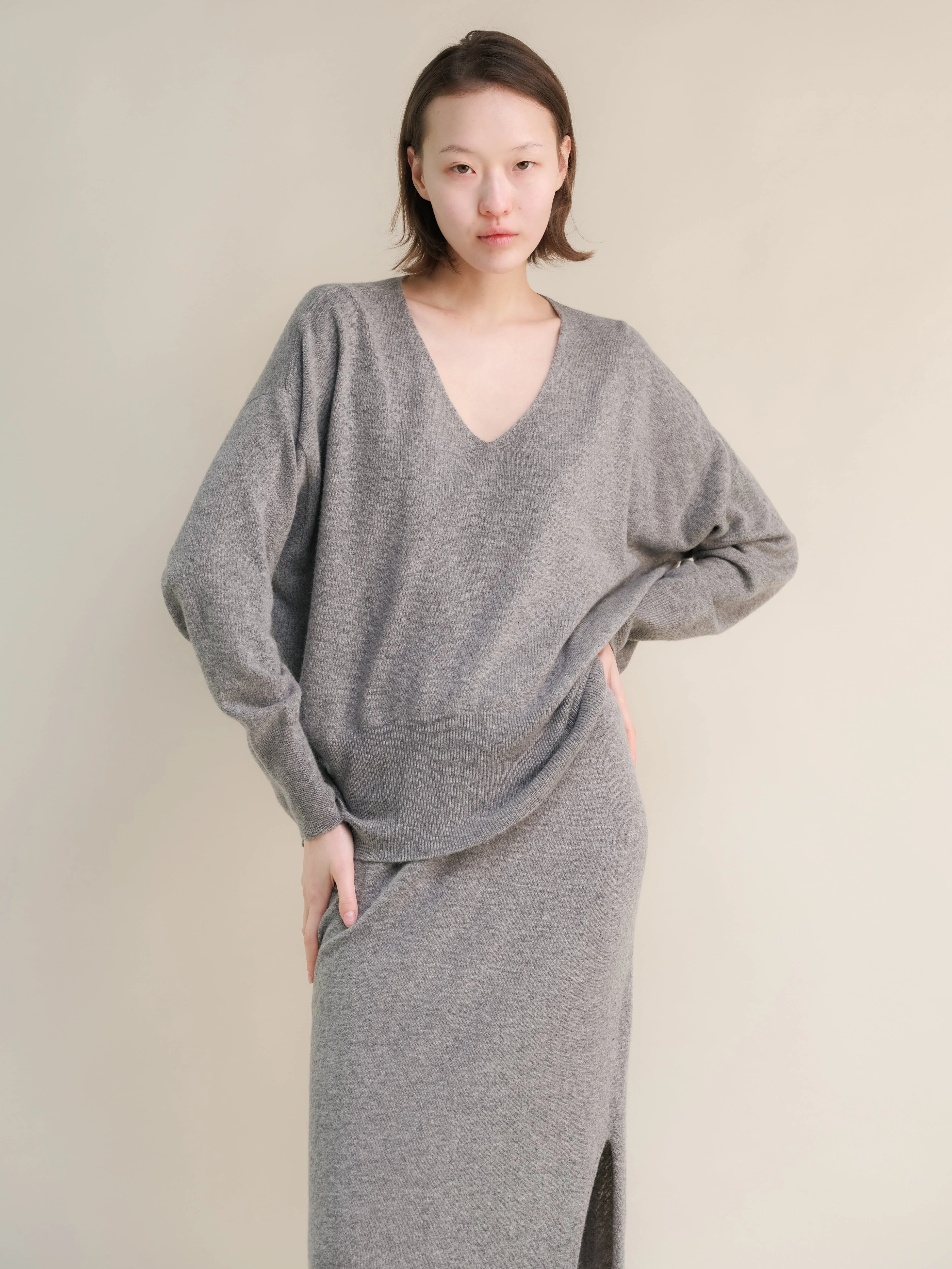 Wool & Cashmere Mix Maxi V-Neck Sweater - Image 13