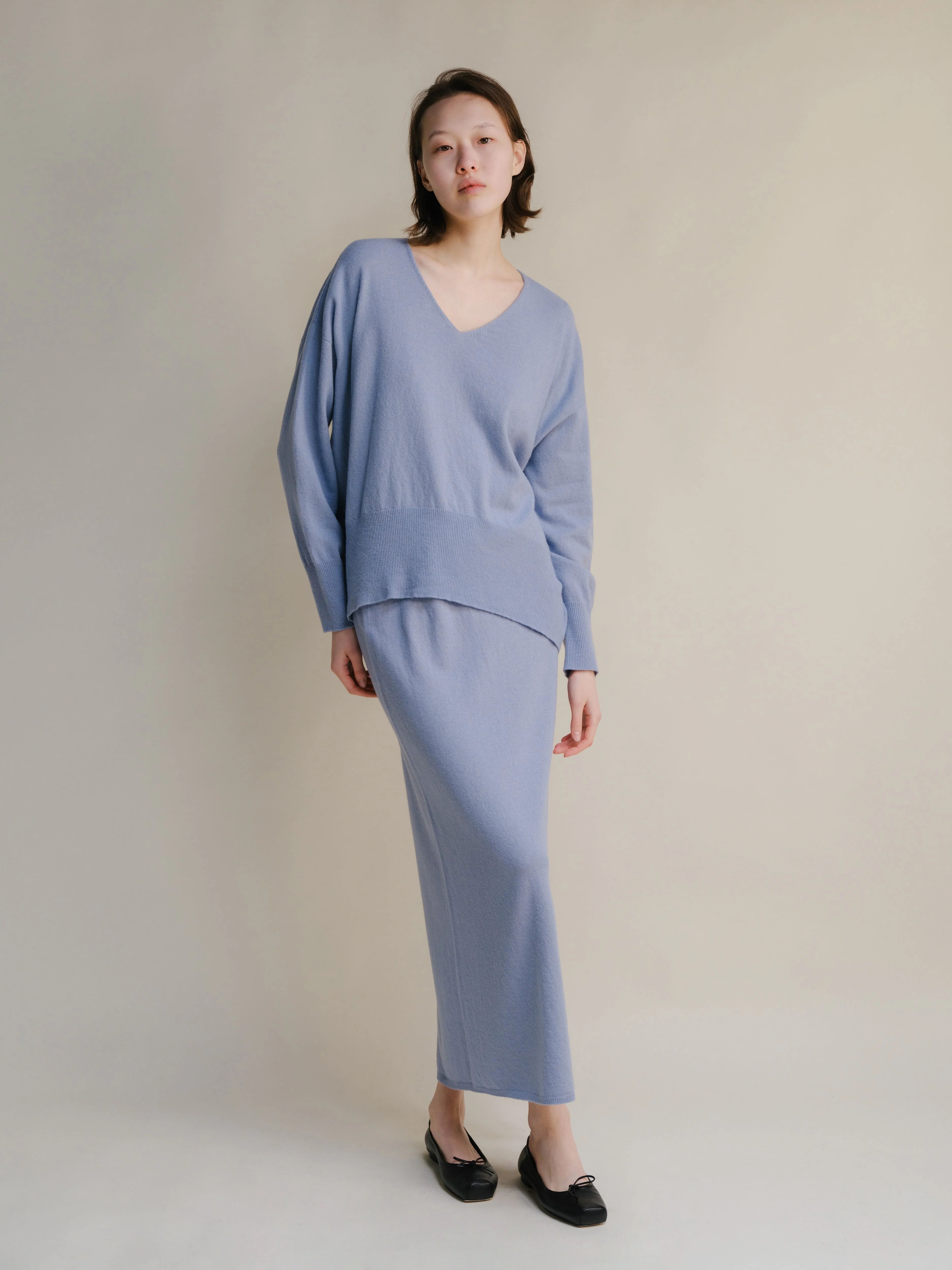 Wool & Cashmere Mix Maxi V-Neck Sweater - Image 16