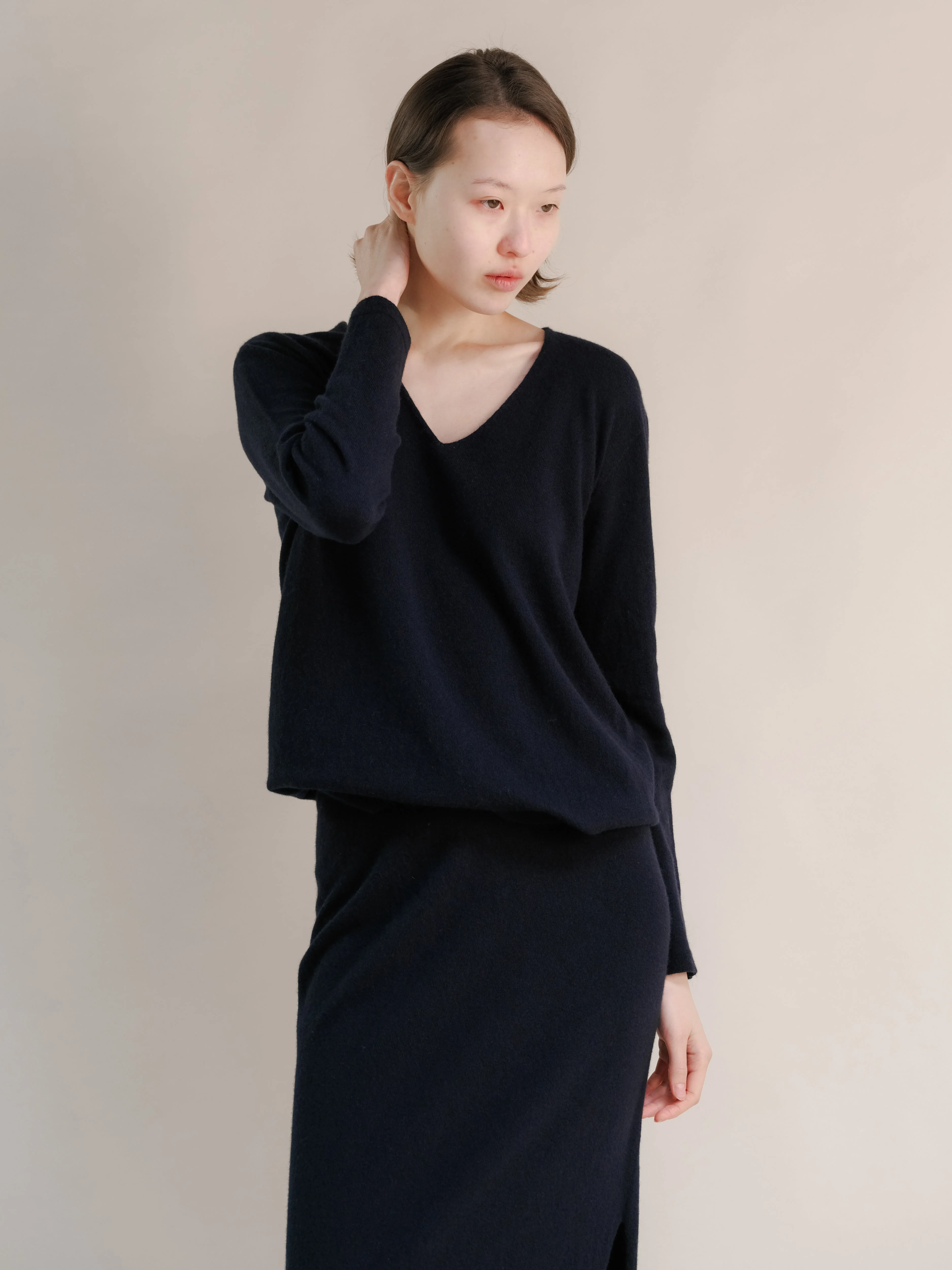 Wool & Cashmere Mix Maxi V-Neck Sweater - Image 21
