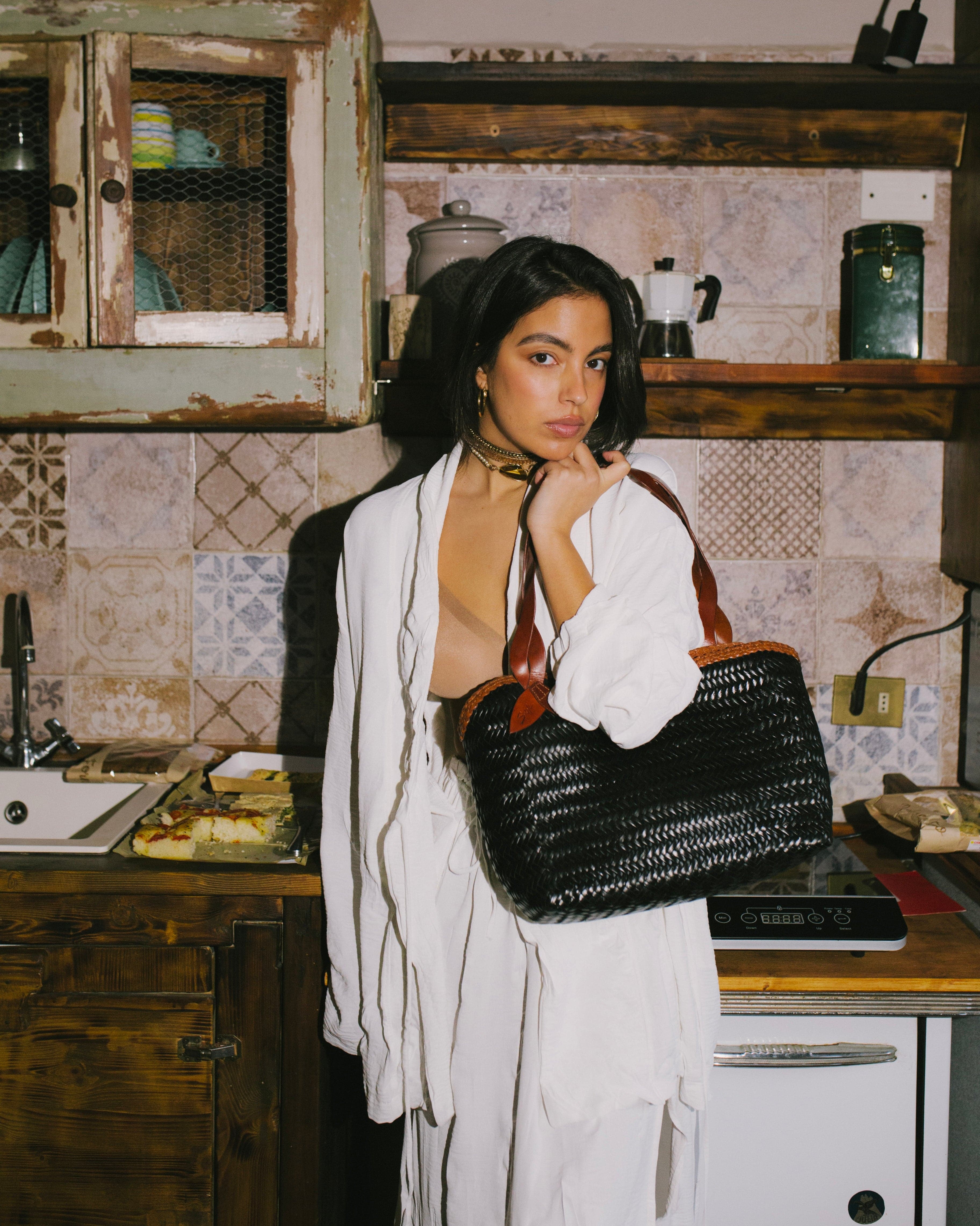 Léafa - Handwoven Leather Shoulder Bag | Brown & Black - Image 4