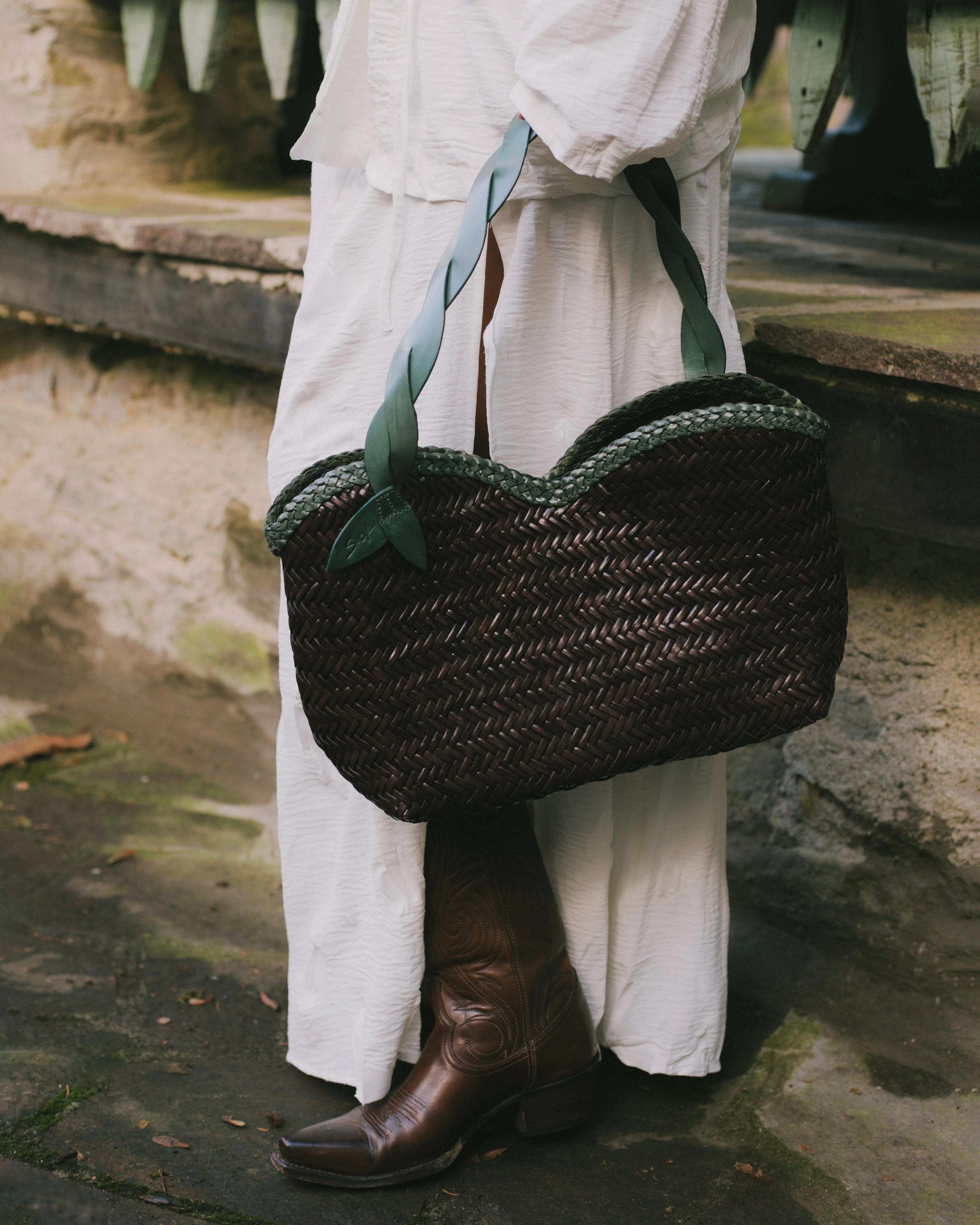 Léafa - Handwoven Leather Shoulder Bag | Green & Coffee - Image 4