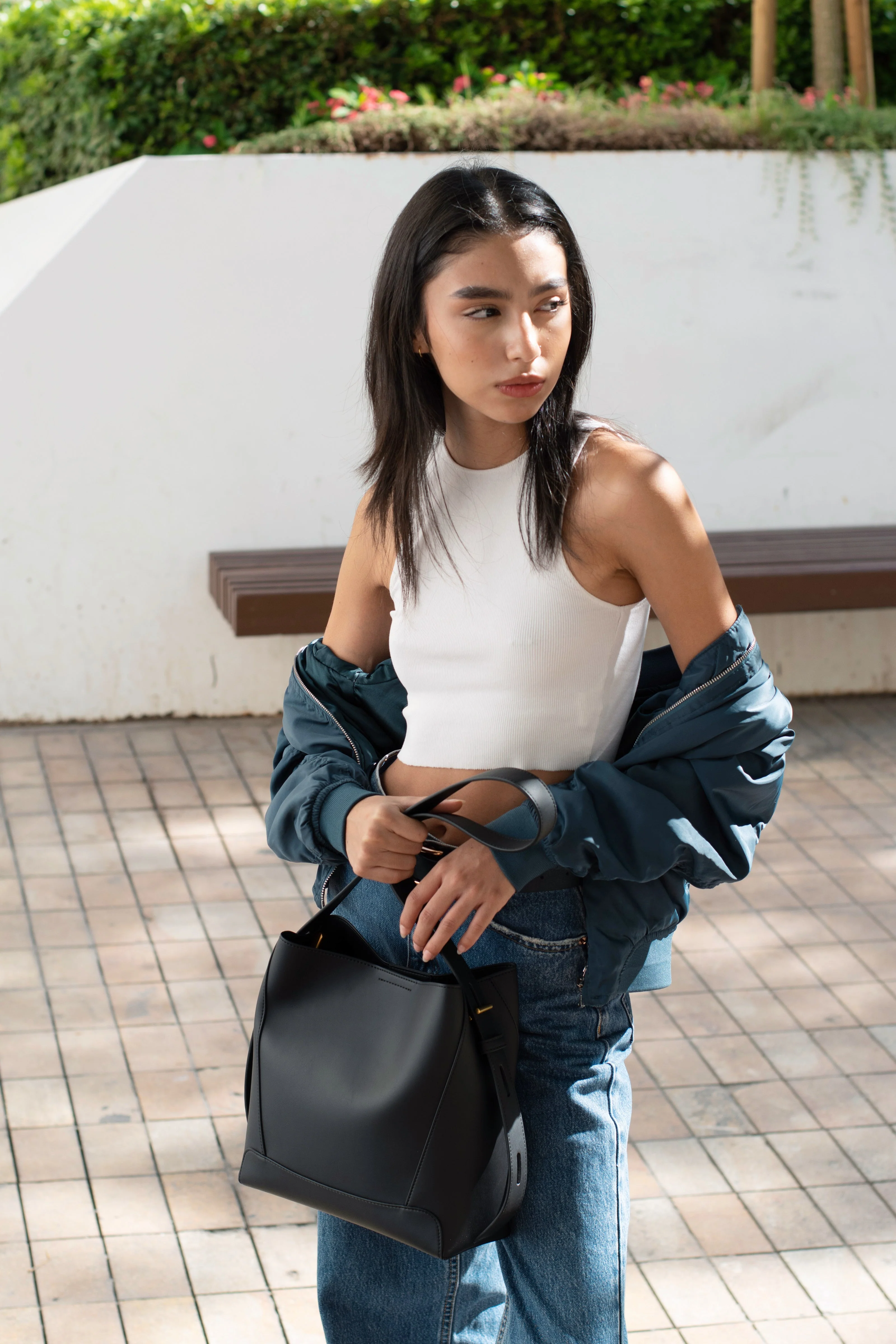 Oli - Apple Leather Midi Shoulder Cross-body Bag Black - Image 5