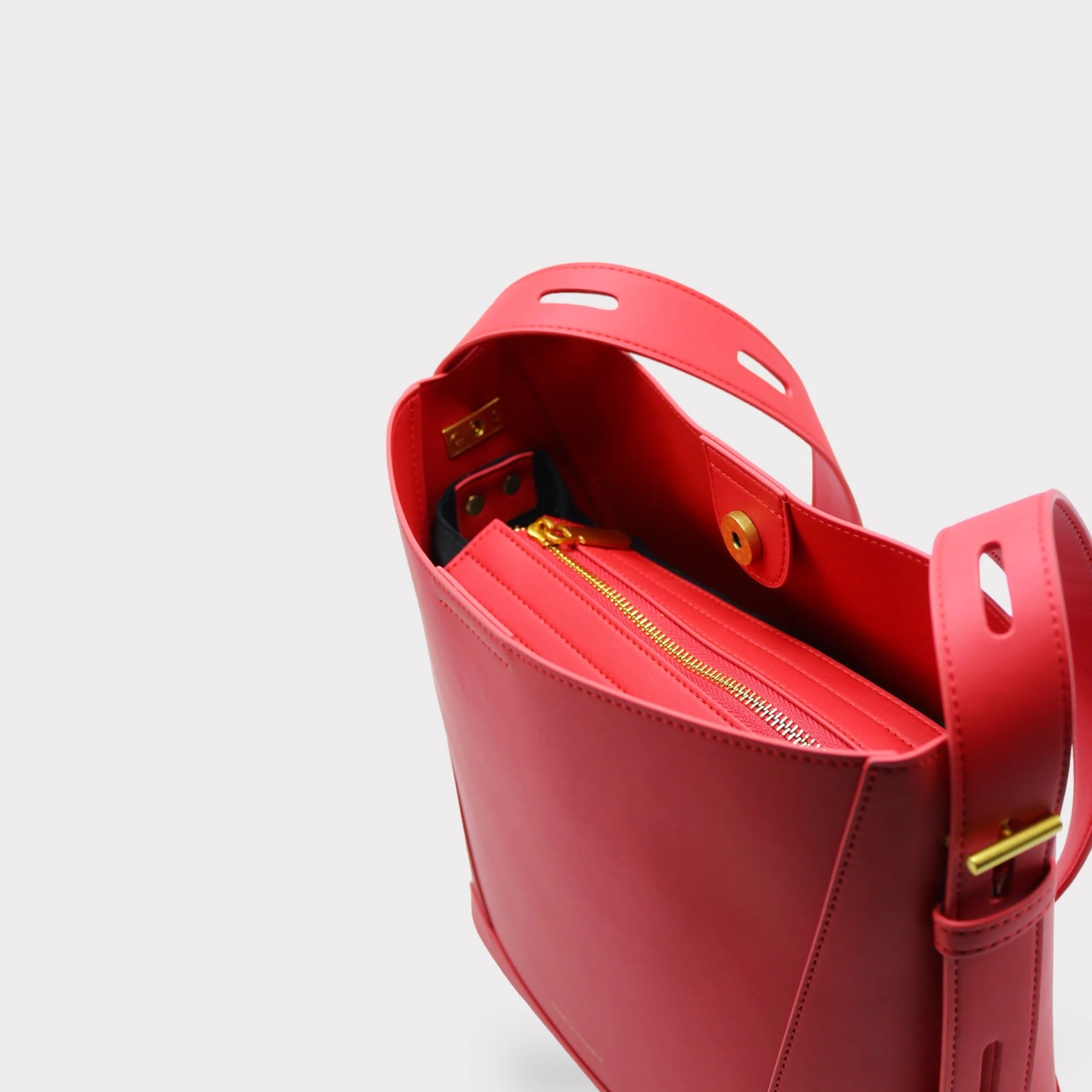 Oli - Apple Leather Midi Shoulder Cross-body Bag Red - Image 3