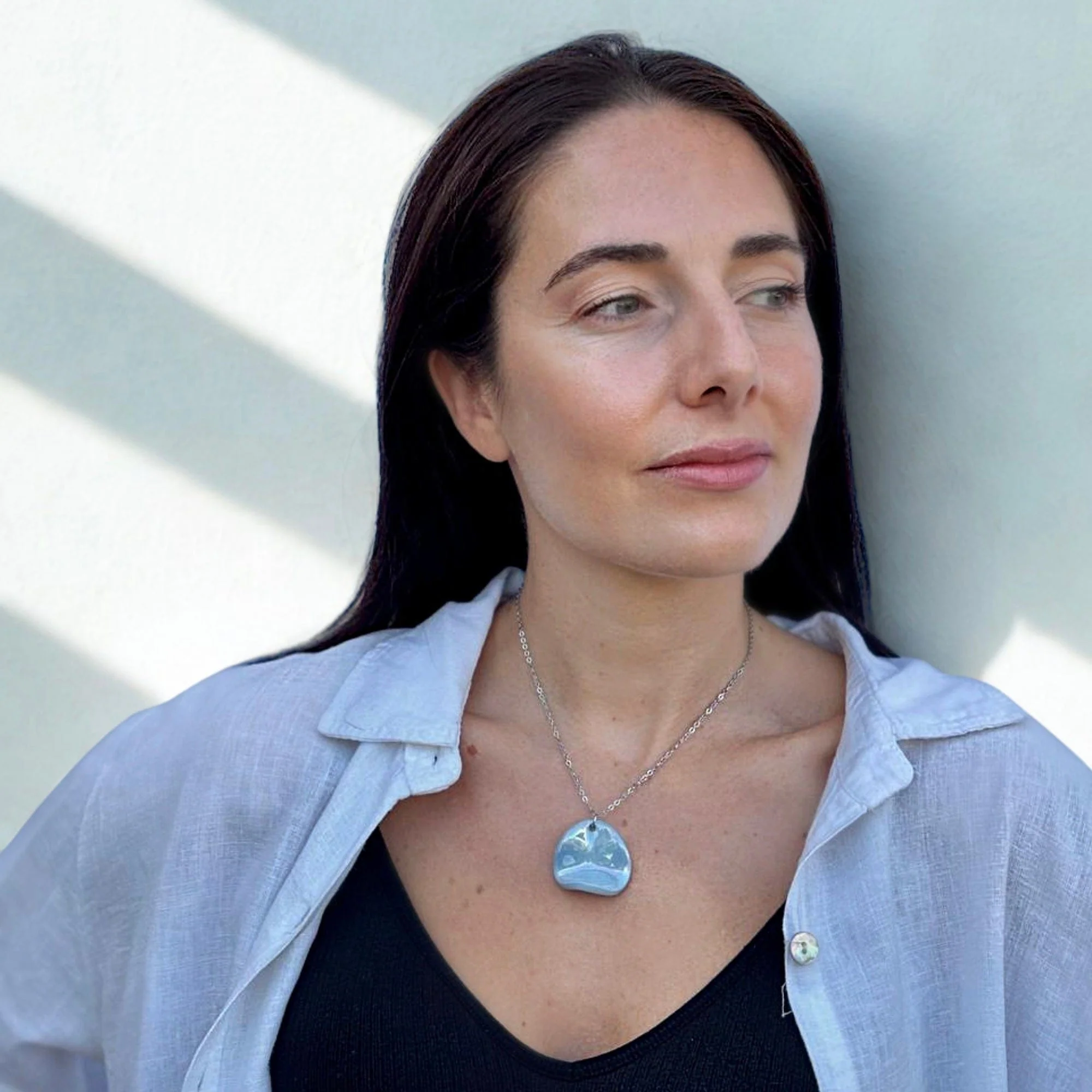Perla | Handcrafted pearl light blue ceramic necklace - Image 5