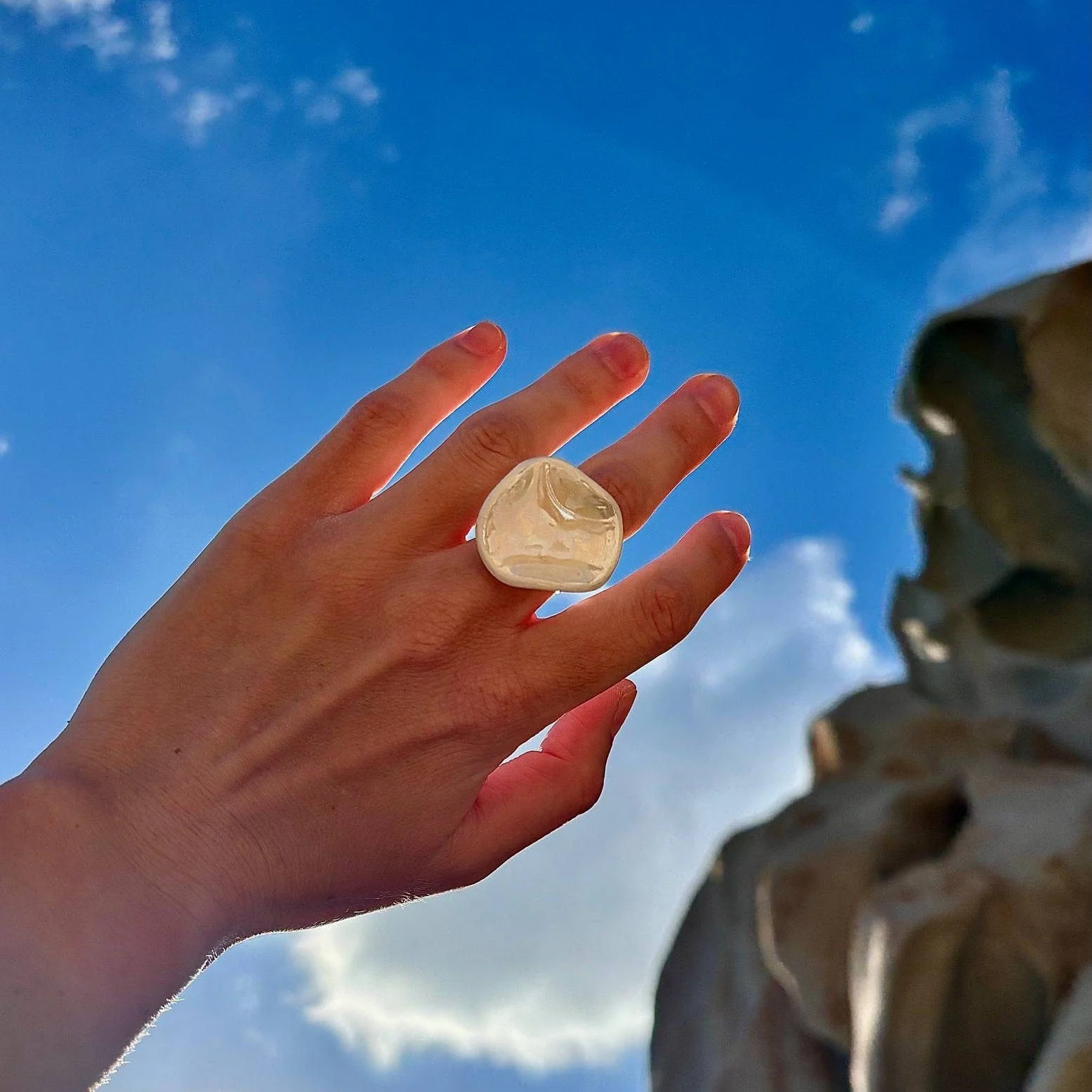 Perla | Handcrafted pearl-white ceramic ring - Image 3
