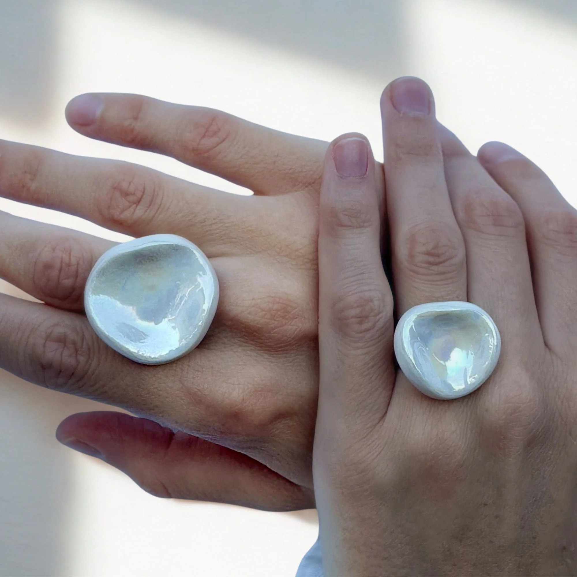 Perla | Handcrafted pearl-white ceramic ring - Image 4