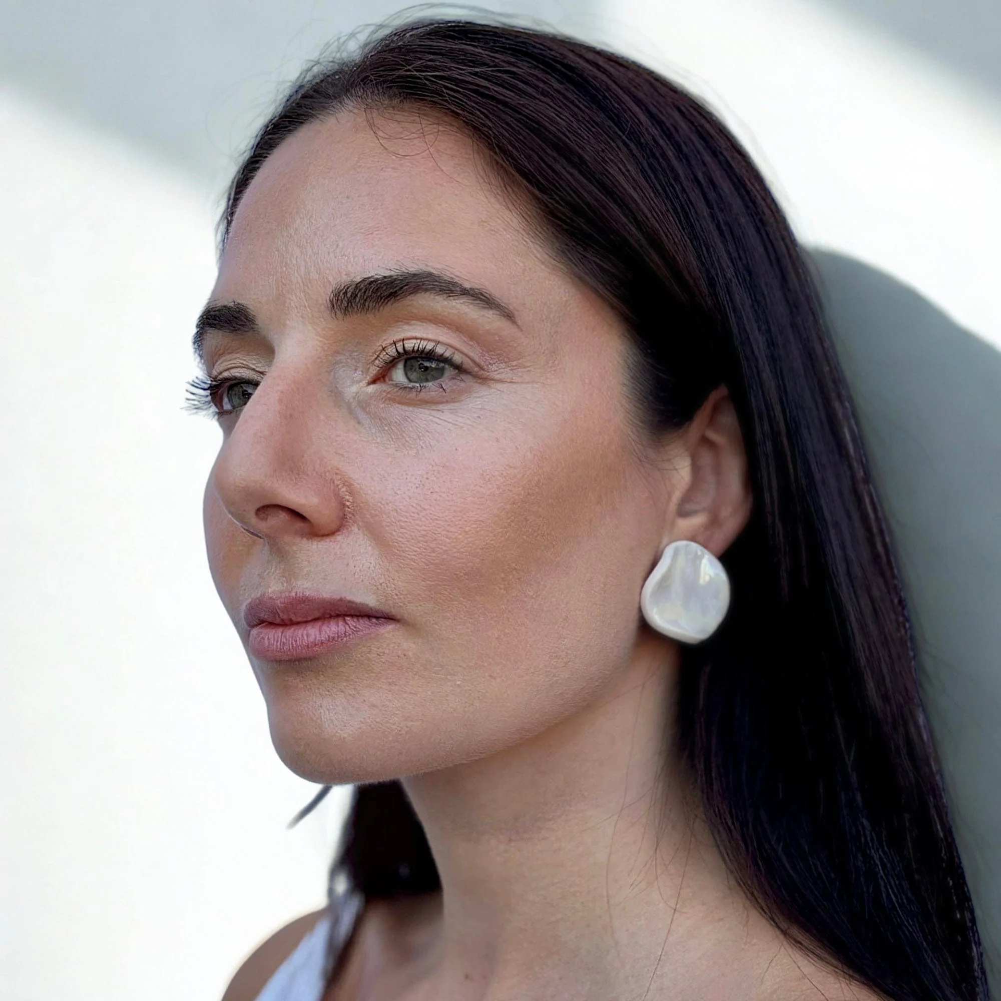 Perla | Handcrafted pearl-white ceramic stud earrings